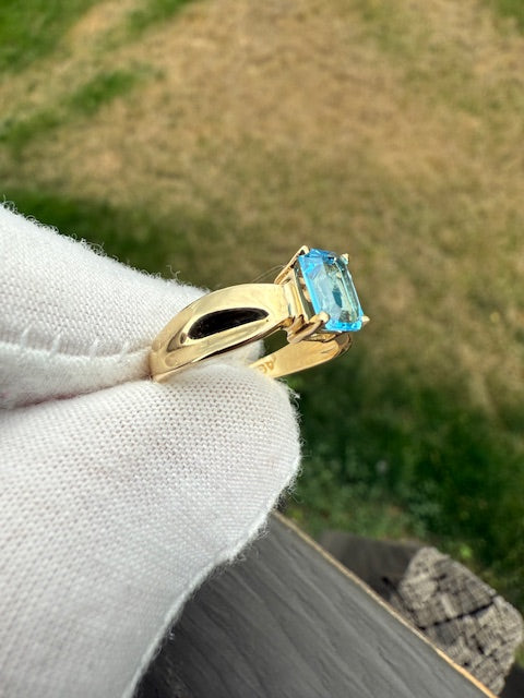 14k Yellow Gold Topaz Ring