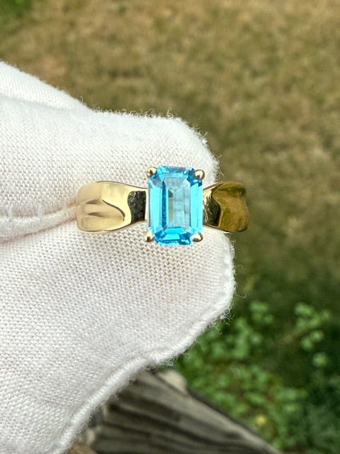 14k Yellow Gold Topaz Ring