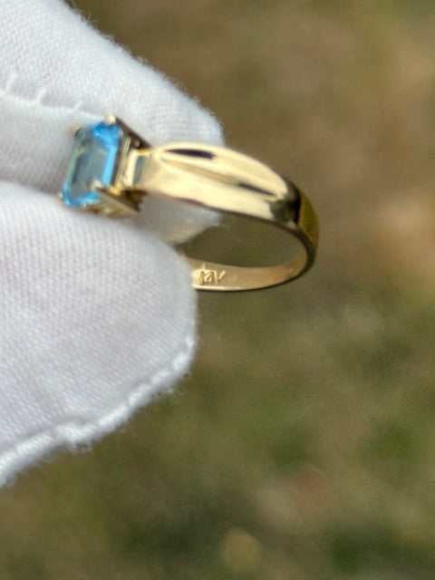 14k Yellow Gold Topaz Ring