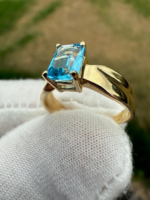 14k Yellow Gold Topaz Ring